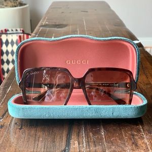 AUTHENTIC Gucci Oversized Sunglasses